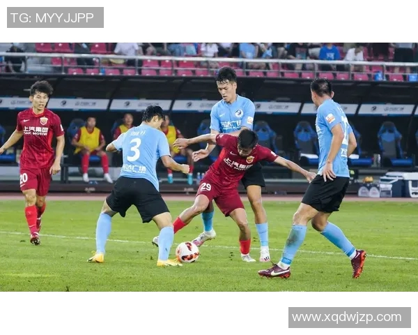 足球明星用大连话畅谈足球梦想与家乡情怀